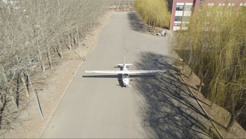 沈阳航空航天大学研制的四座氢燃料内燃机飞机验证机成功首飞